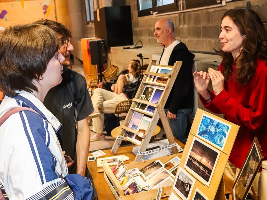 Un stand de créateur pendant le contest